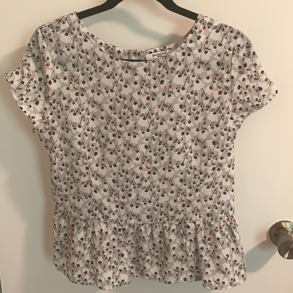 Floral top- size S/M